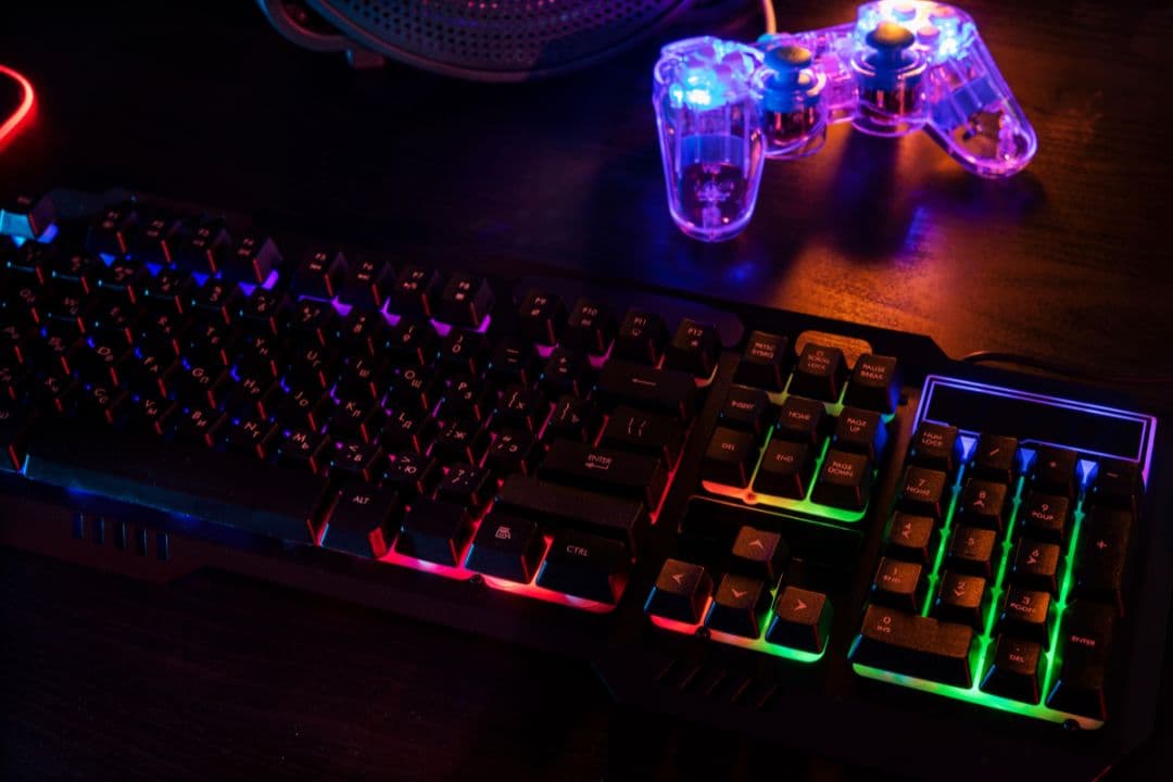 5 Perbedaan Keyboard Gaming dan Biasa, Mana yang Sesuai Kebutuhanmu?